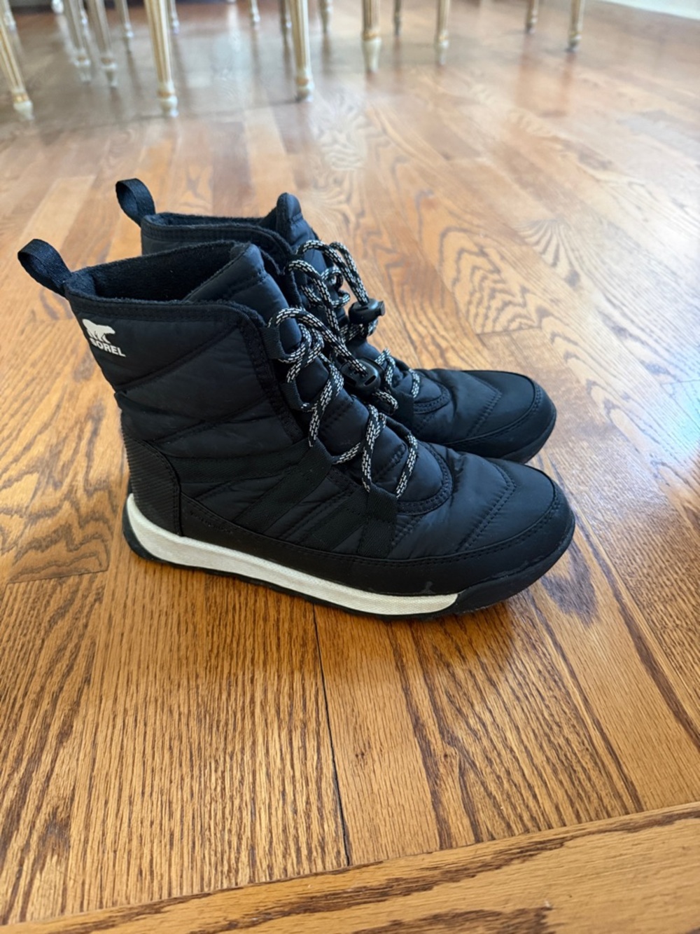 Sorel Black boys boots size 4